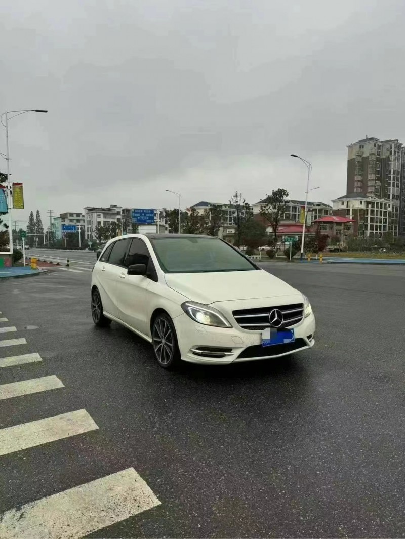 济宁16年奔驰B6