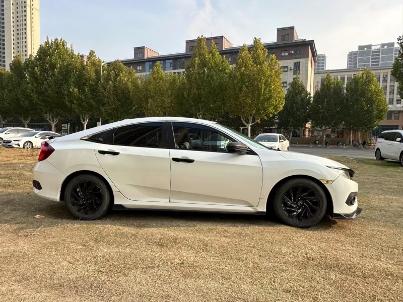 郑州17年本田思域9