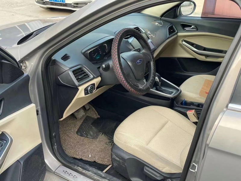 济宁16年福特福睿斯5