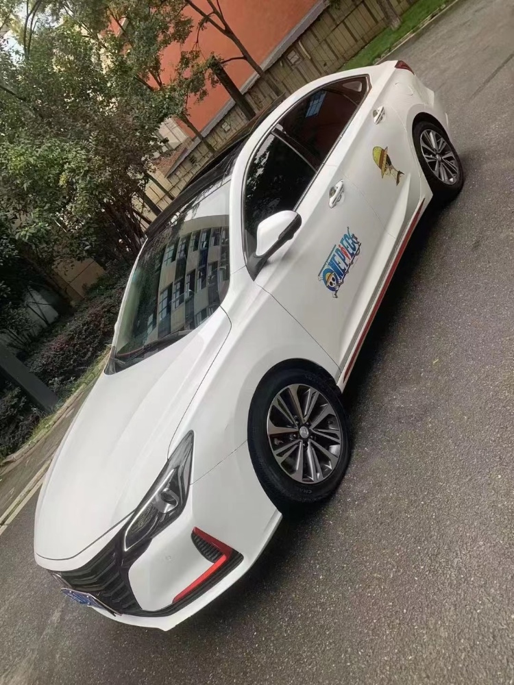 成都20年長安汽車銳程2