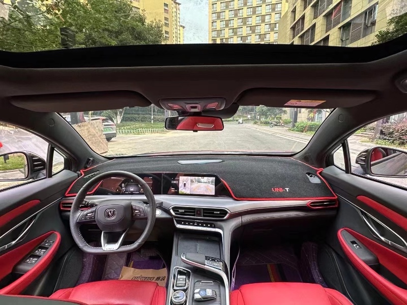 成都21年長安汽車UNI-T5