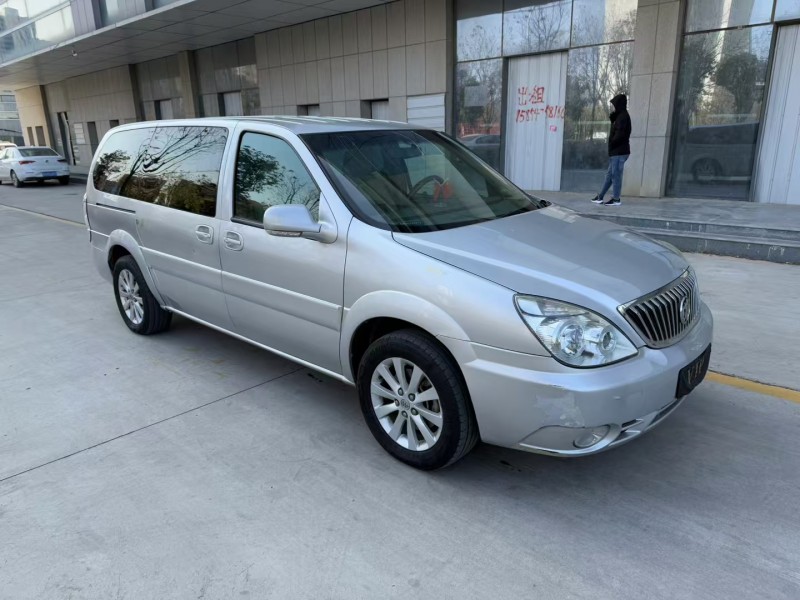 济宁17年别克GL82