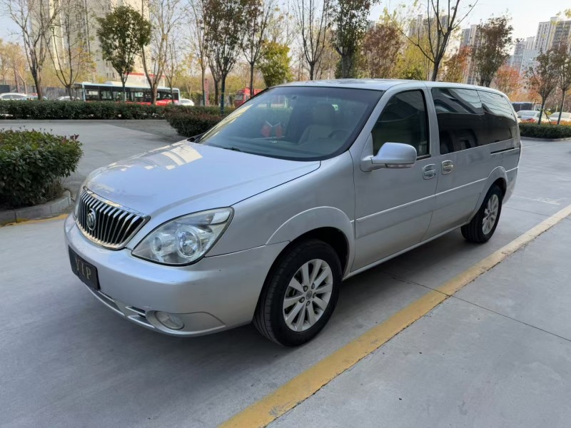 济宁17年别克GL83