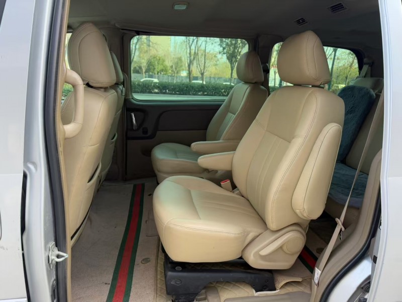 济宁17年别克GL86