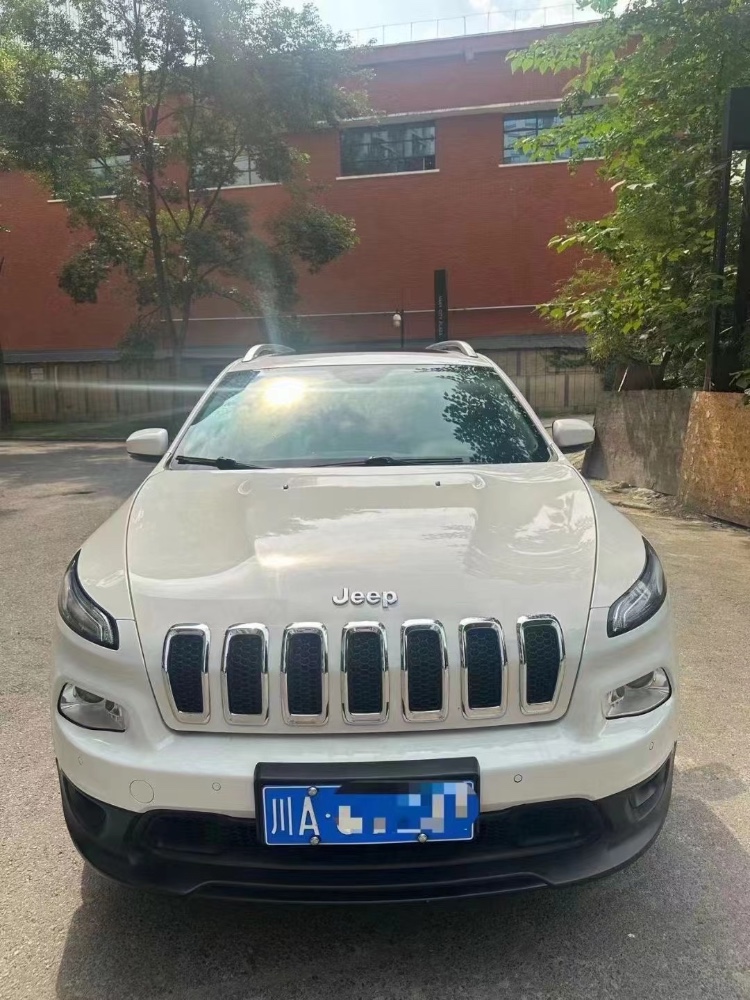 成都17年Jeep自由光1