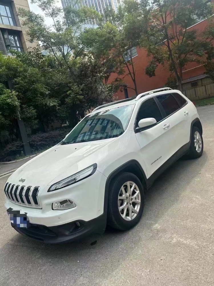成都17年Jeep自由光2