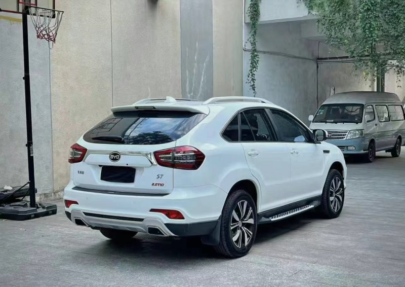 佛山17年比亚迪S73