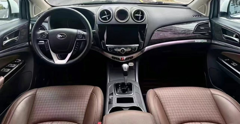 佛山17年比亚迪S77