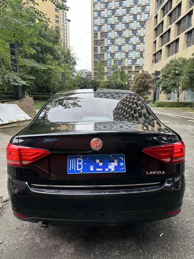 成都17年大眾朗逸9