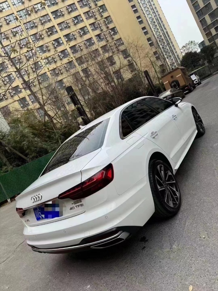 成都22年奧迪A4L8