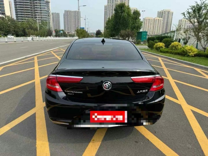 济宁17年别克君越9