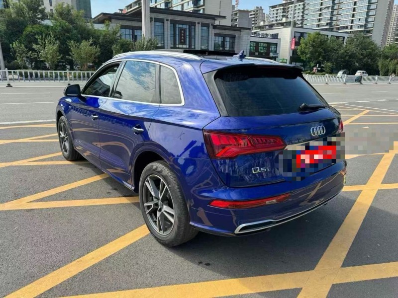 济宁20年奥迪Q58