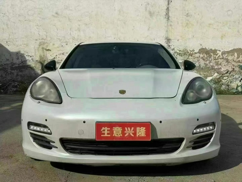 郑州12年保时捷帕拉梅拉1