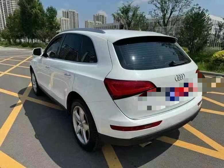 济宁16年奥迪Q58