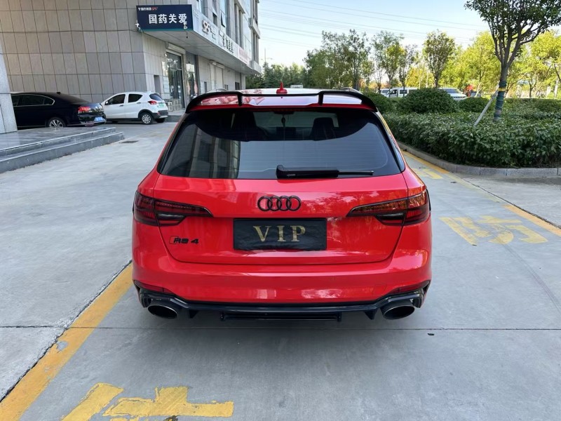 济宁19年奥迪RS48