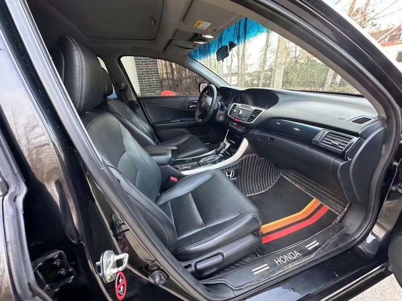 济宁16年本田雅阁7