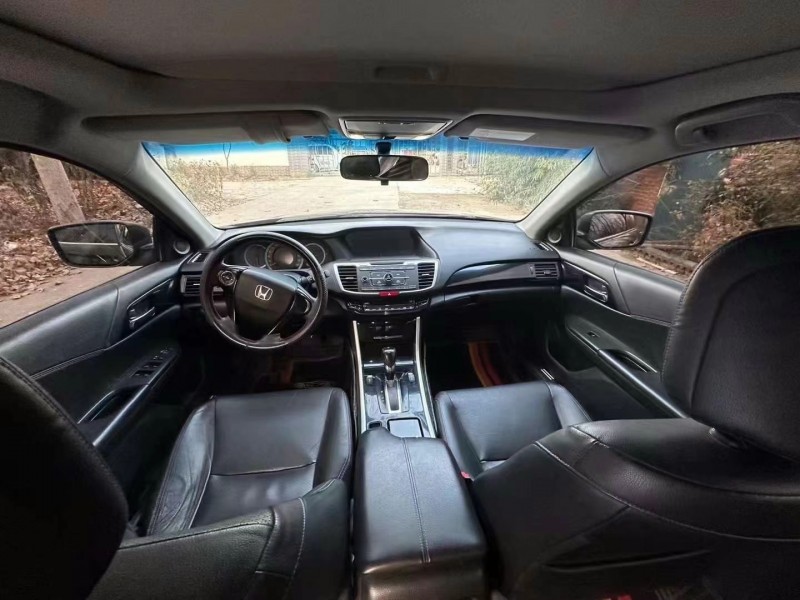 济宁16年本田雅阁9