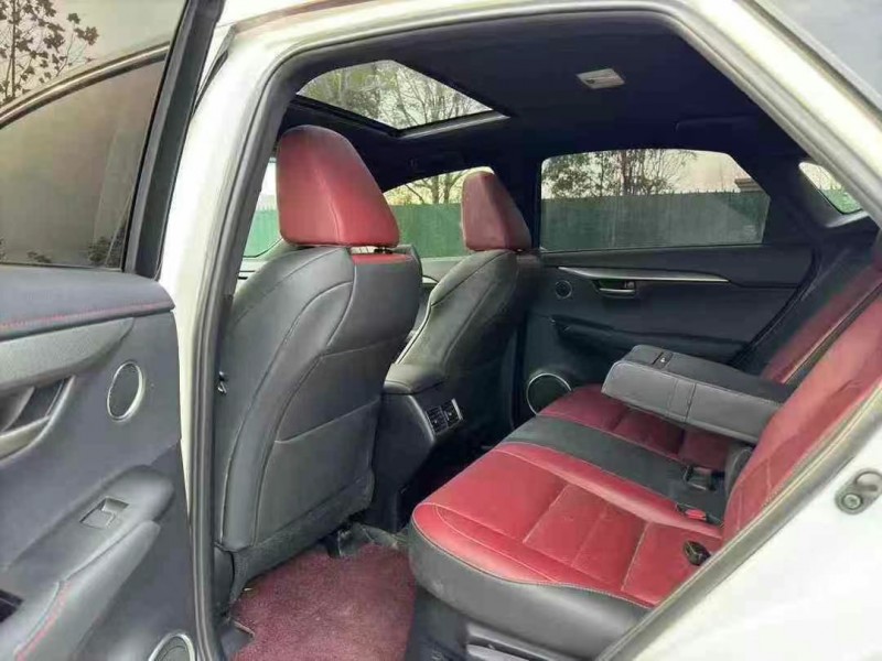 盐城15年雷克萨斯NX8