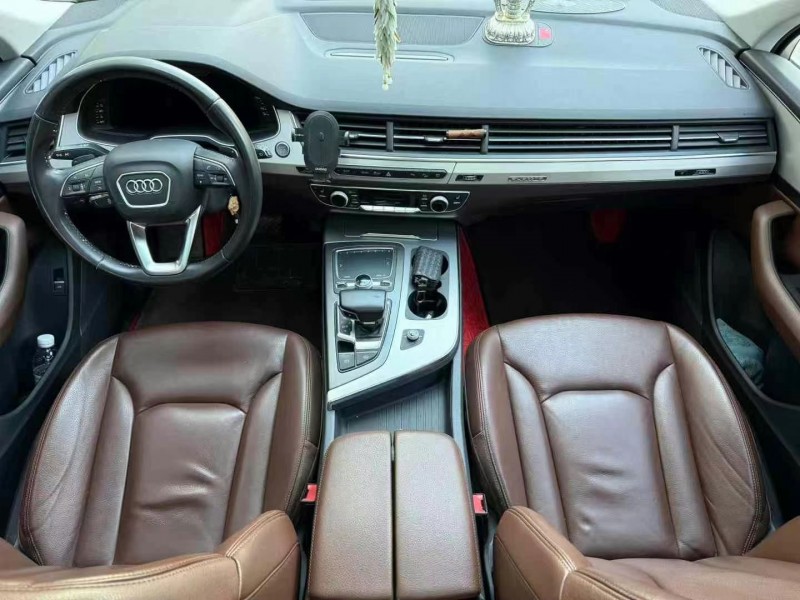 济宁19年奥迪Q74