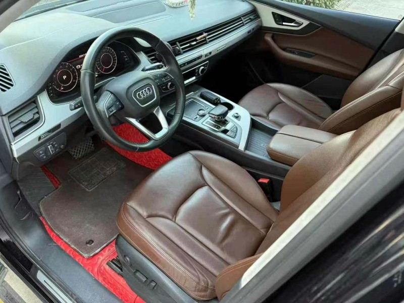 济宁19年奥迪Q75