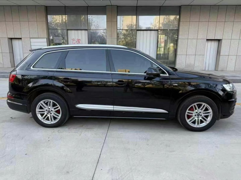 济宁19年奥迪Q77