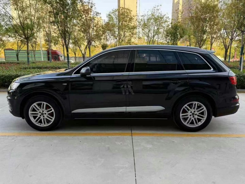 济宁19年奥迪Q78