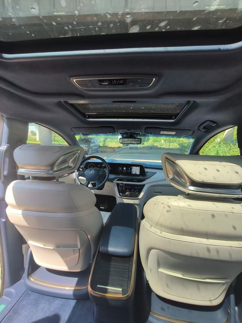 青岛21年别克艾维亚4