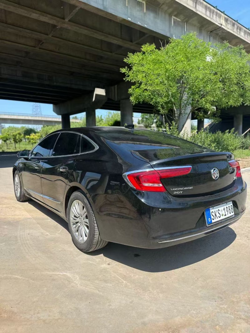 青岛17年别克君越8