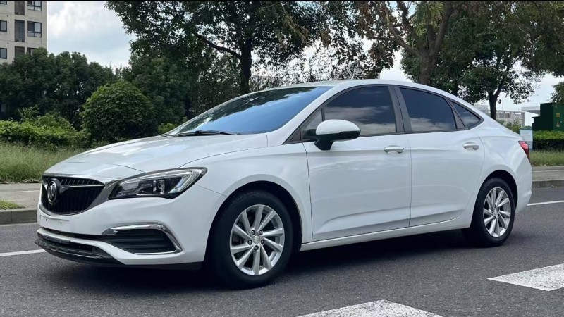 济宁18年别克威朗2