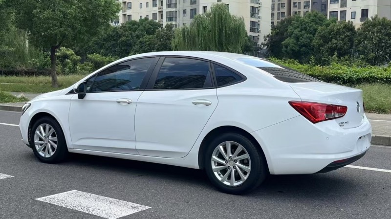 济宁18年别克威朗6