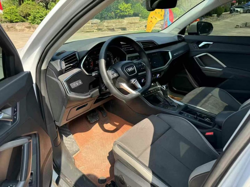 青岛23年奥迪Q36