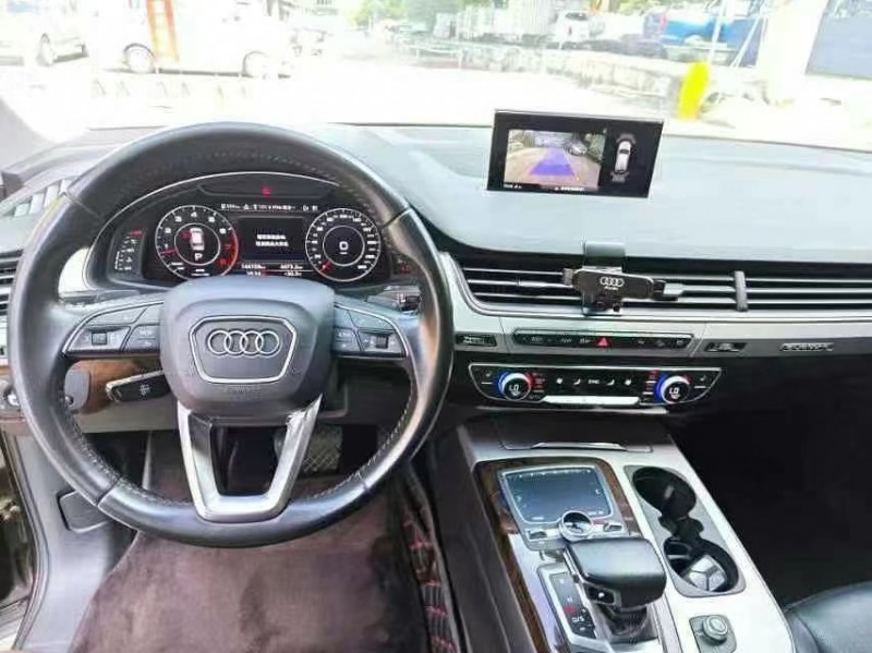 济宁19年奥迪Q72