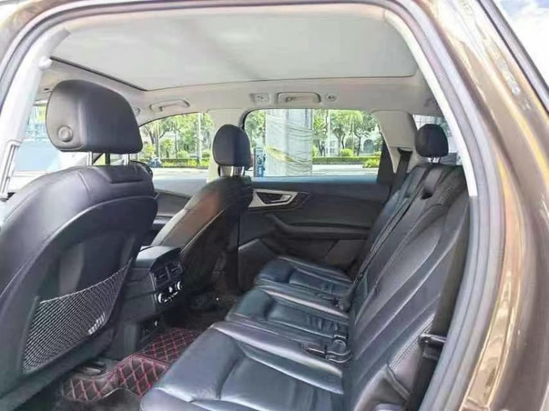 济宁19年奥迪Q75