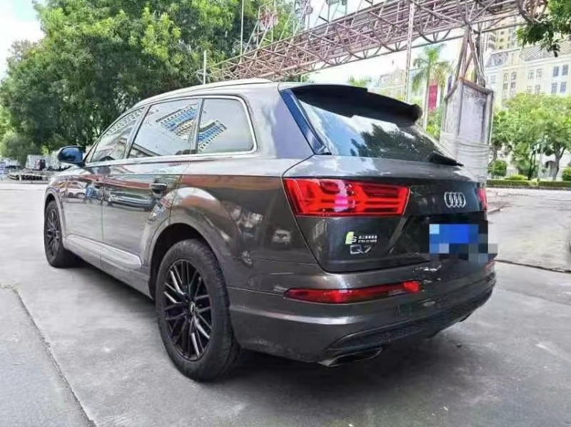 济宁19年奥迪Q76