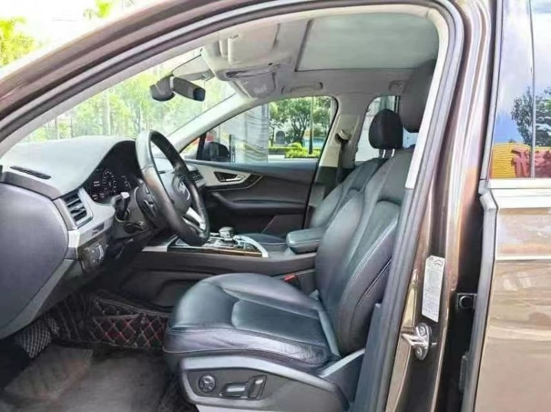 济宁19年奥迪Q77