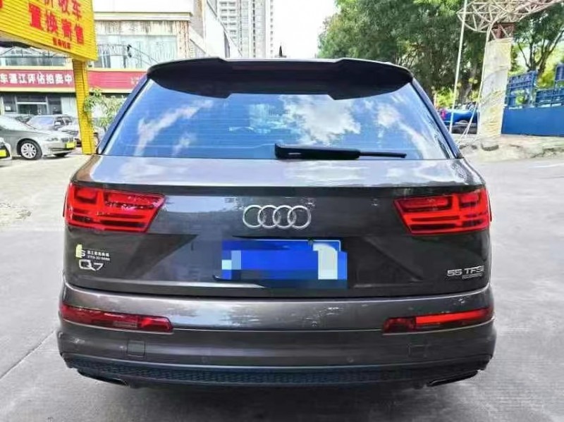 济宁19年奥迪Q78