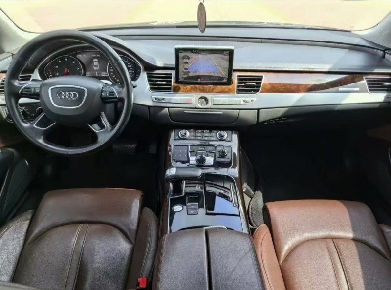 济宁18年奥迪A8L4