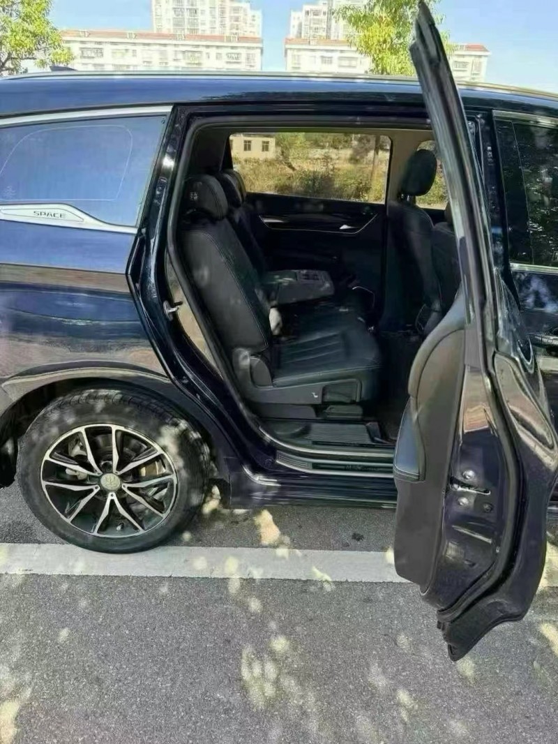 青岛18年比亚迪宋9