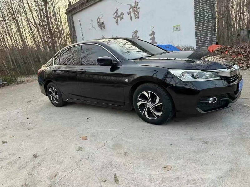 济宁16年本田雅阁2
