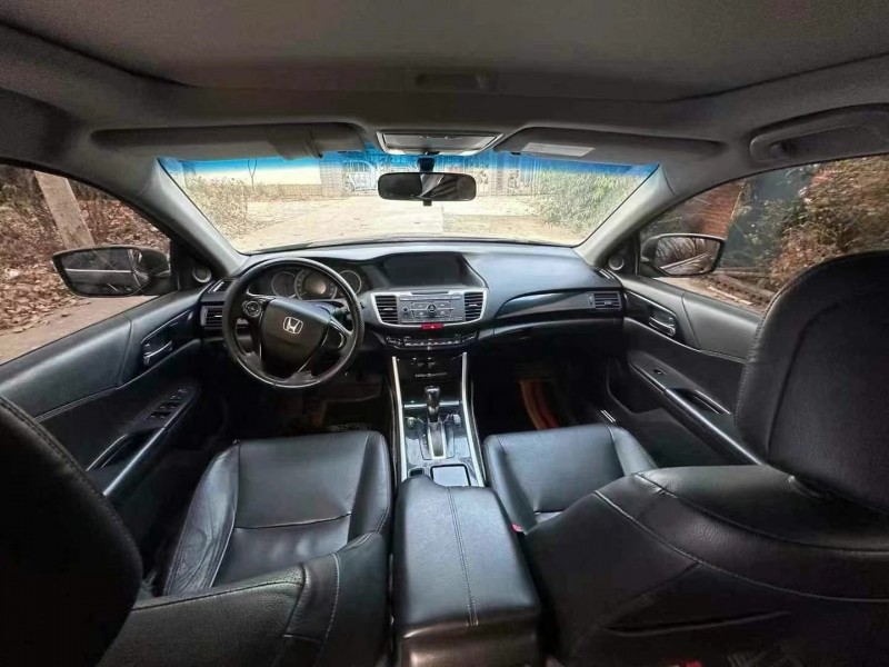 济宁16年本田雅阁4