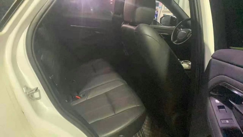 济宁19年路虎极光4