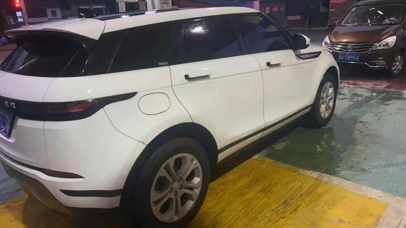 济宁19年路虎极光5