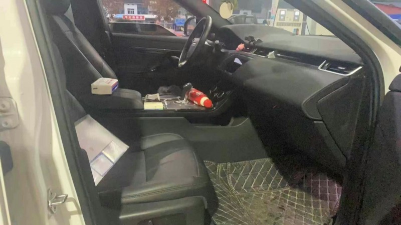 济宁19年路虎极光7