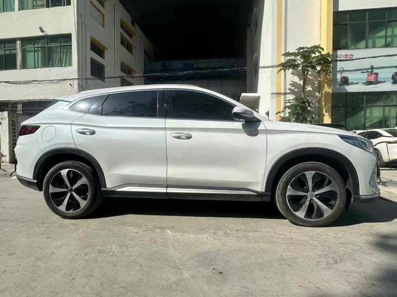 广州21年比亚迪宋8