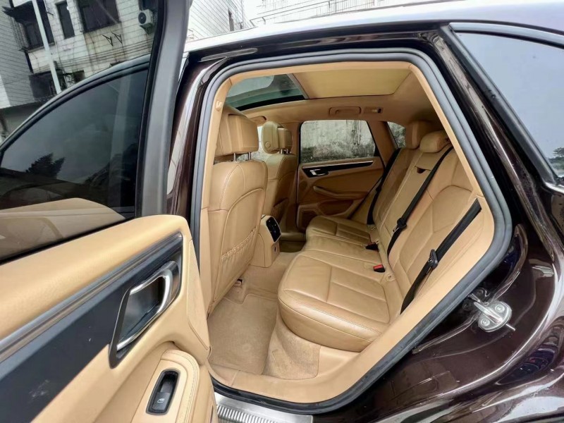 广州16年保时捷Macan4