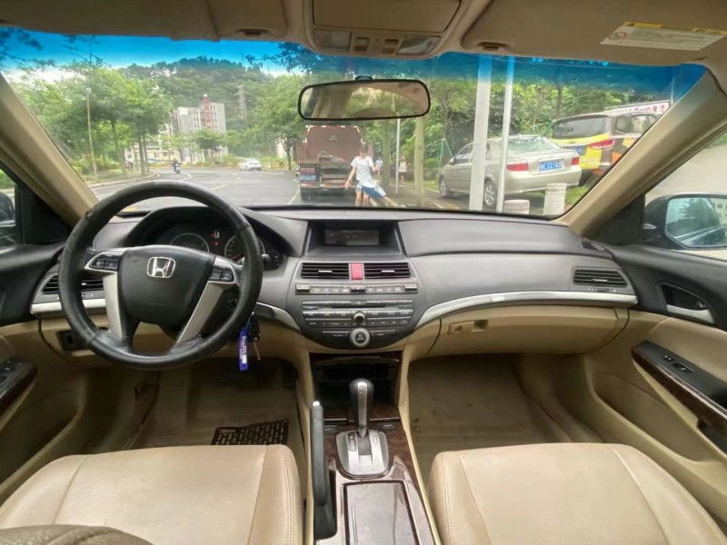 广州09年本田雅阁8