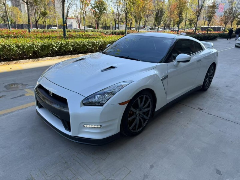 济宁14年日产GT-R2