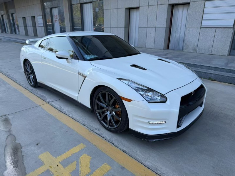 济宁14年日产GT-R3