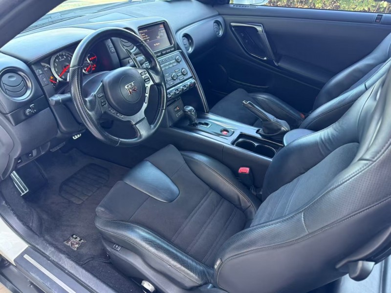 济宁14年日产GT-R6