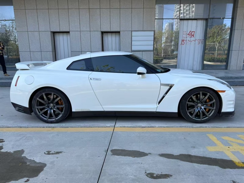 济宁14年日产GT-R7